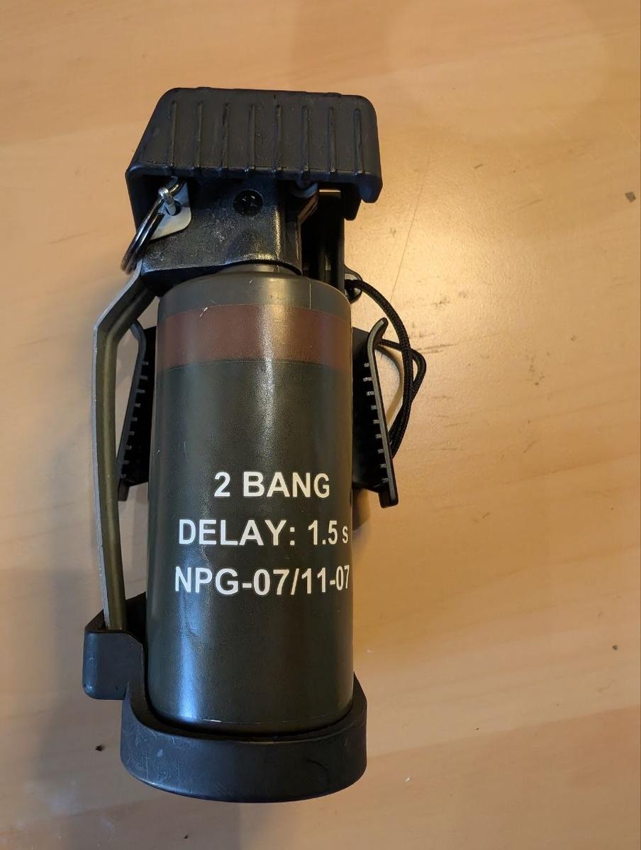 Replica 2 Bang Flashbang Grenade Prop & ACS MOLLE Holder Airsoft Cosplay Dummy