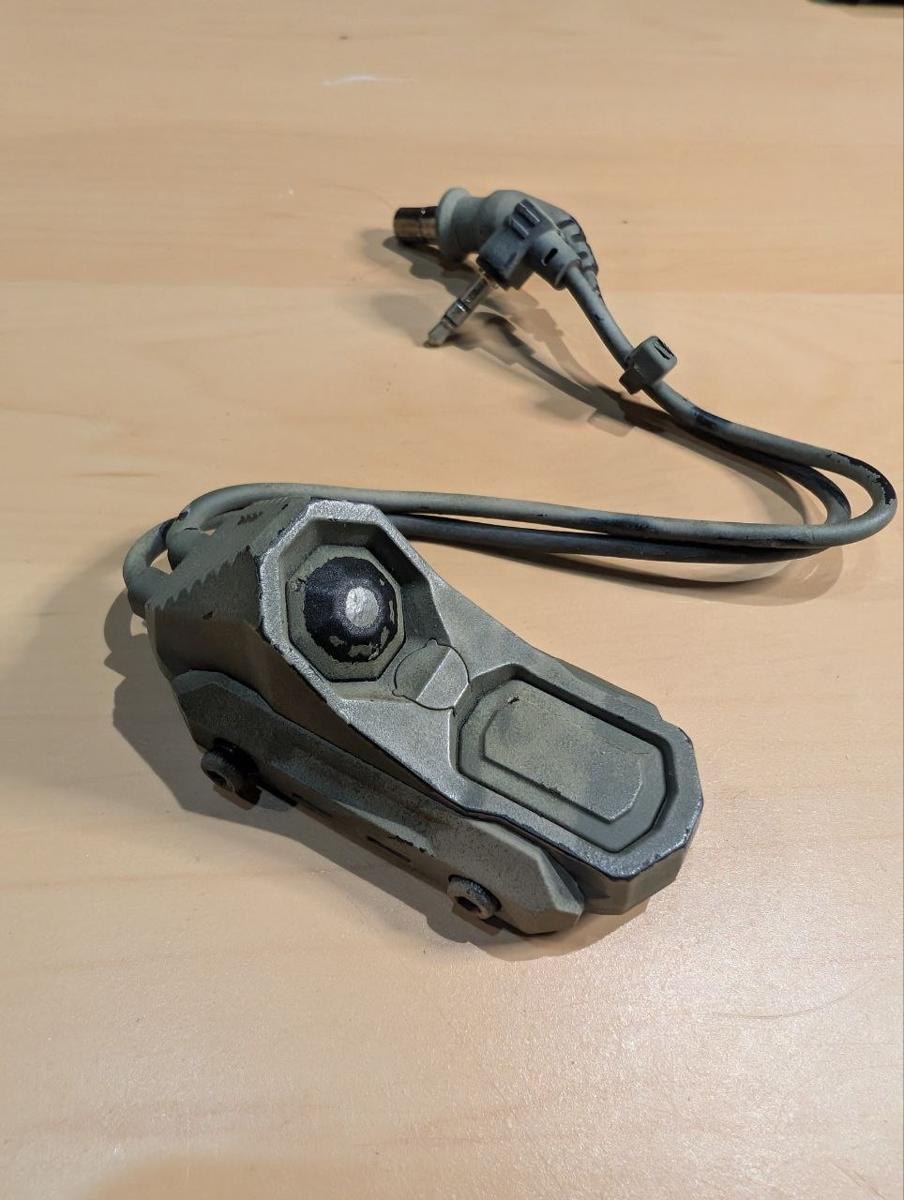 Dual Remote Pressure Pad Switch Picatinny Rail Scout Torch & PEQ 3.5mm Airsoft